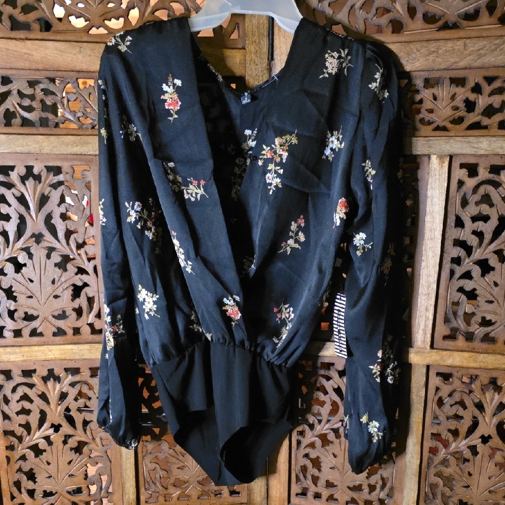 🌟 Haute Monde Black Floral Bodysuit